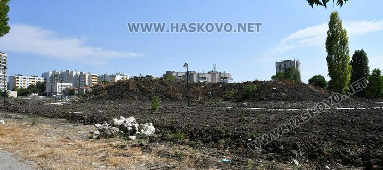 Алеите, осветлението и спортните площадки в парка над ДНА вече са оформени