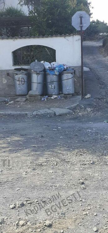 Ултиматум от Резбарци: Ако днес не вдигнете боклука,го стоварваме пред Общината!