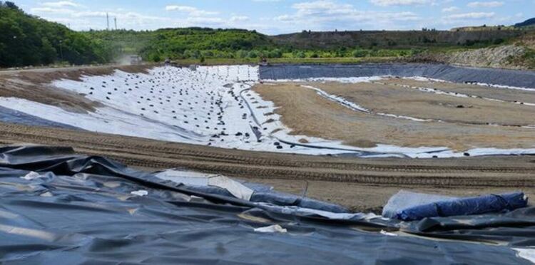 Изграждането на новата клетка на Регионалното депо за неопасни отпадъци в Перник е по график