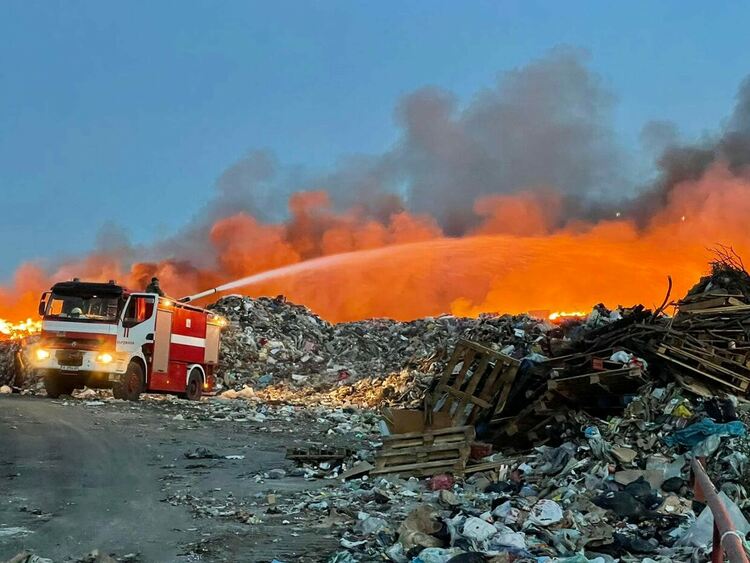 Пожарът на сметището край Кърджали, който предизвика кризата с боклука е умишлен,роми парцелират територии
