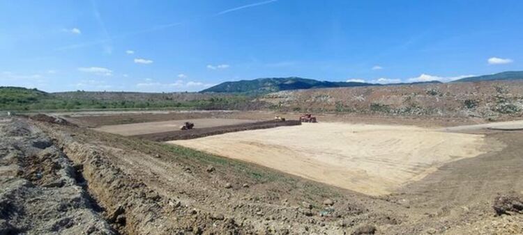 Изграждането на новата клетка на Регионалното депо за неопасни отпадъци в Перник е по график