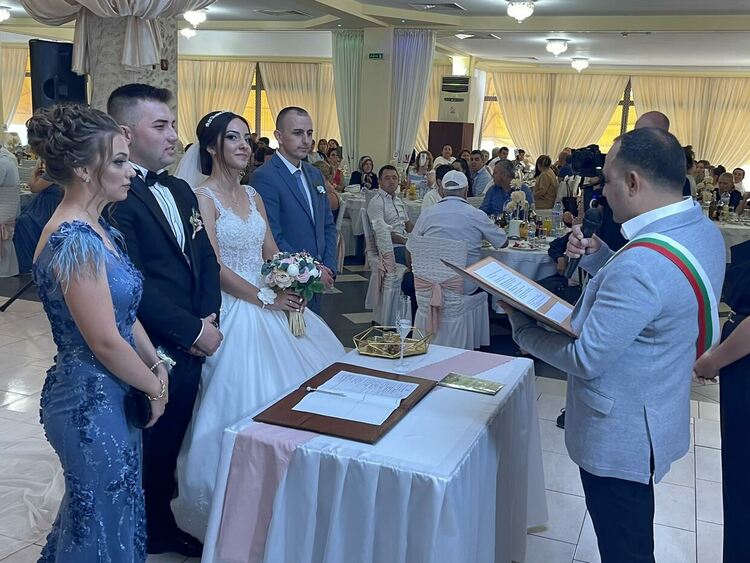 Зам.-кметът Хамди Мустафа вдигна сватба