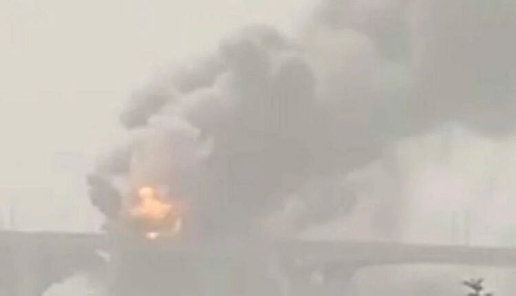 Украинската армия обстрелва Антоновския мост в Херсон и изглежда го е прекъснала