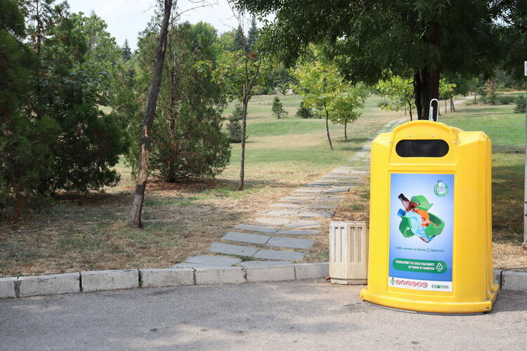 Поставиха контейнери за пластмасови бутилки още на 10 места в Хасково