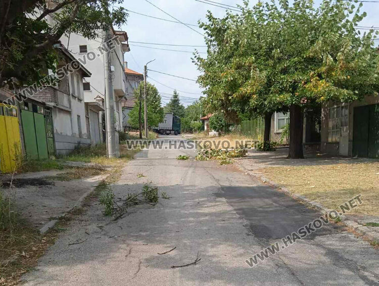 След камиона по ул. "Барикада"