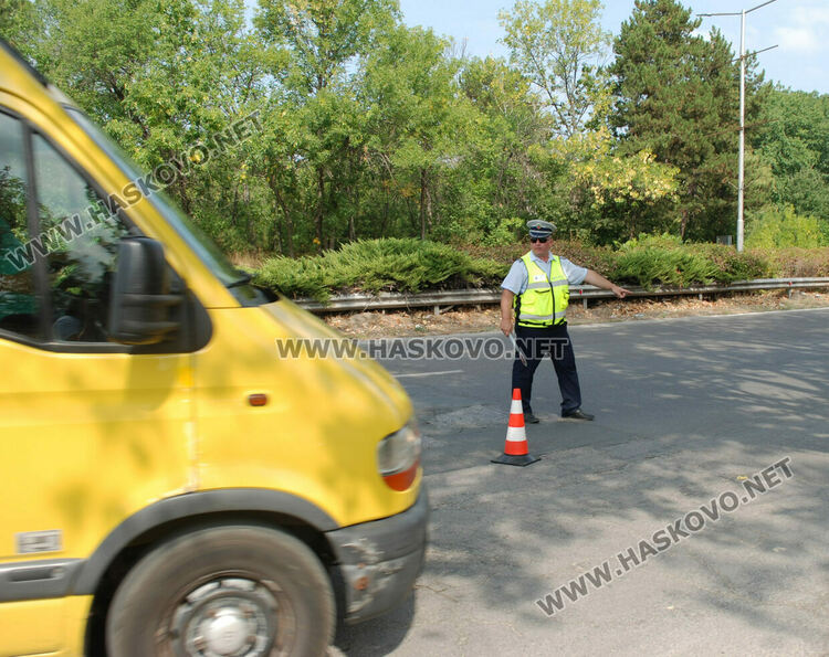 Без светлини, с телефон в ръката и без колан-най-честите нарушения по пътя