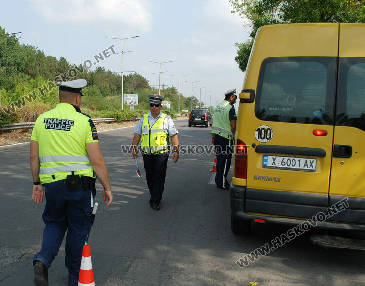 Без светлини, с телефон в ръката и без колан-най-честите нарушения по пътя