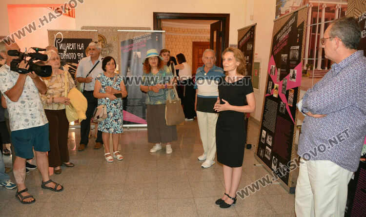 Изложба от родния град на Аспарух Лешников заминава за втората му родина-Германия