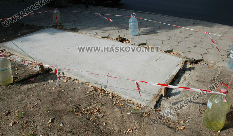 Отново монтират новите спирки след снижаване нивото на постаментите