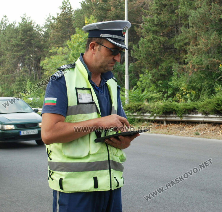 Без светлини, с телефон в ръката и без колан-най-честите нарушения по пътя