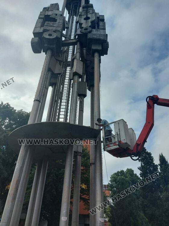 Ремонт започна на часовника до „Аида“