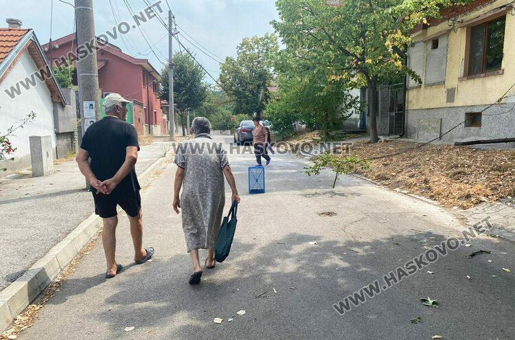 След камиона по ул. "Волга"