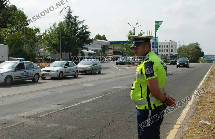 Без светлини, с телефон в ръката и без колан-най-честите нарушения по пътя