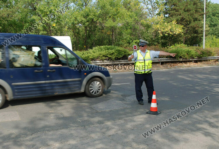 Без светлини, с телефон в ръката и без колан-най-честите нарушения по пътя