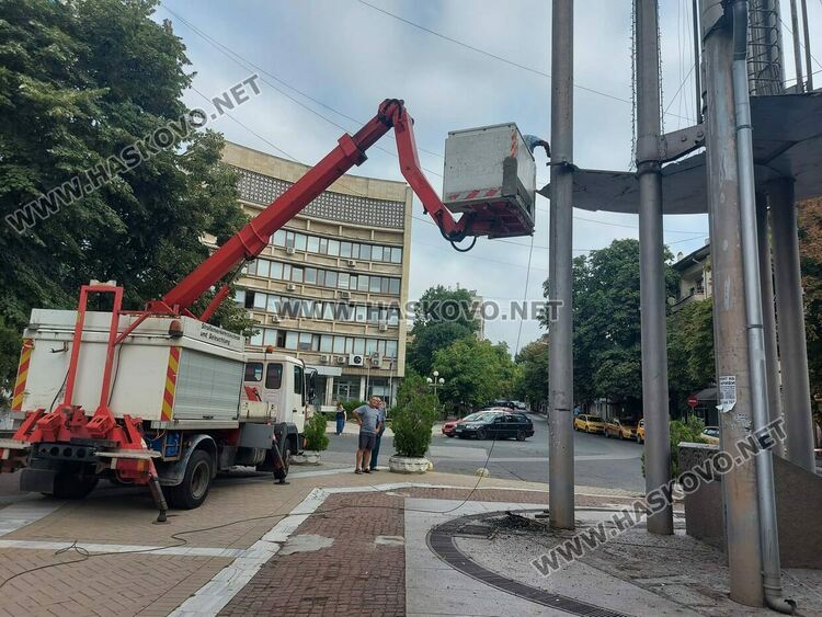 Ремонт започна на часовника до „Аида“