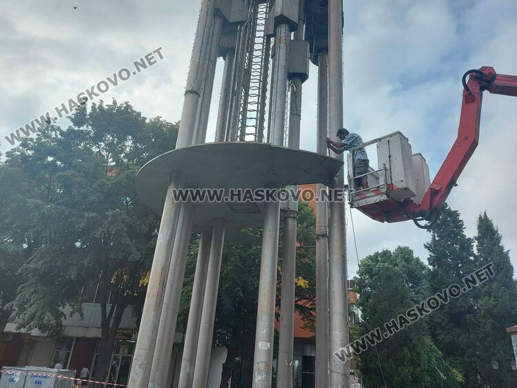 Ремонт започна на часовника до „Аида“