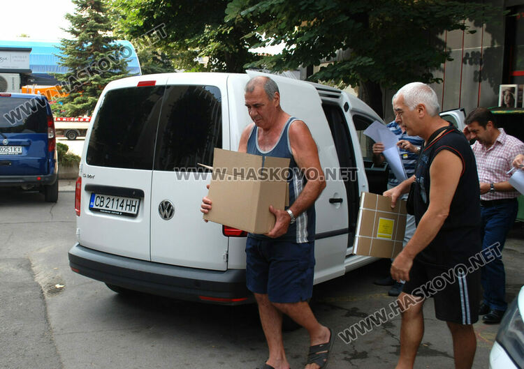 Доставиха 2200 удостоверения за гласуване на друго място в Хасково