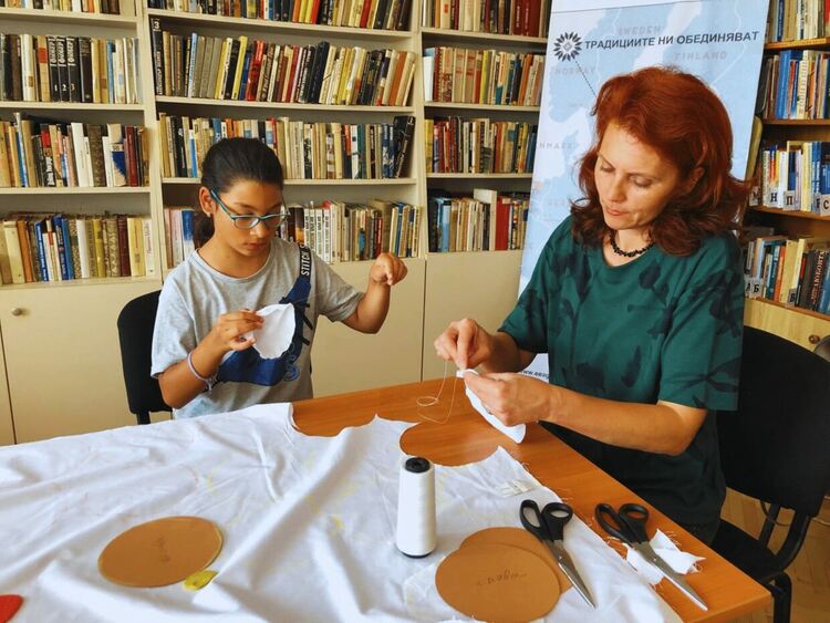 Детска школа за изработване на кукли отвори врати в НЧ"Обединение 1913"