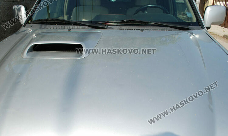 Градушка потроши стъкла на коли и насаждения в Хасково