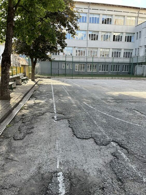 Обновяват спортна площадка в СУ "Св.Св. Кирил и Методий" по проект