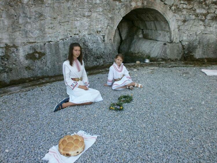 Театър под звездите край Светилището на нимфите и Афродита за празника на града