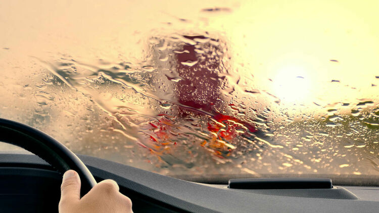 Облачно, краткотрайни валежи и гръмотевици