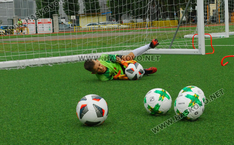 Скаути от топ родни  футболни клубове наблюдаваха футболисти от Хасково