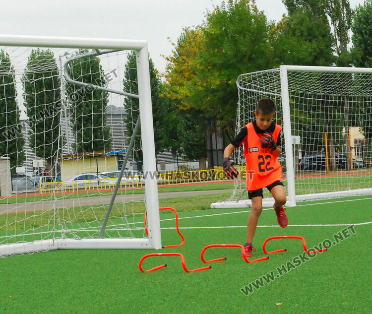 Скаути от топ родни  футболни клубове наблюдаваха футболисти от Хасково