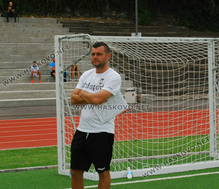 Скаути от топ родни  футболни клубове наблюдаваха футболисти от Хасково