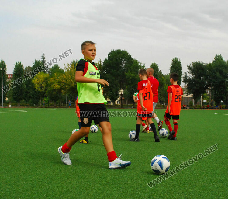 Скаути от топ родни  футболни клубове наблюдаваха футболисти от Хасково
