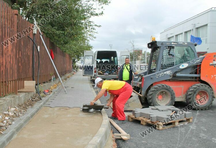 В Свиленград правят тротоари с рециклирани плочки от Хасково