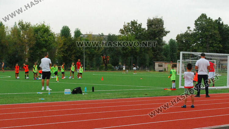 Скаути от топ родни  футболни клубове наблюдаваха футболисти от Хасково