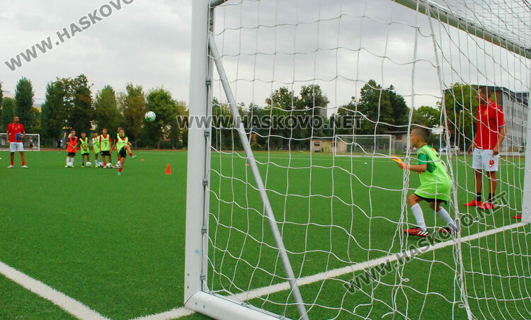 Скаути от топ родни  футболни клубове наблюдаваха футболисти от Хасково
