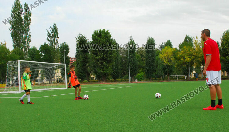 Скаути от топ родни  футболни клубове наблюдаваха футболисти от Хасково
