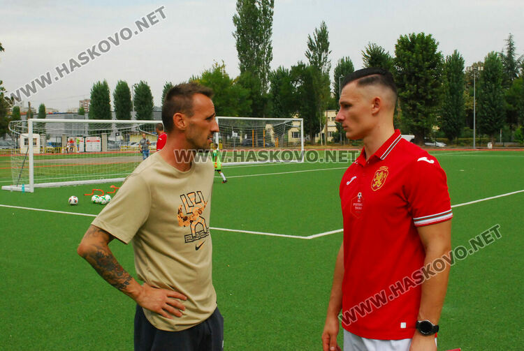 Скаути от топ родни  футболни клубове наблюдаваха футболисти от Хасково