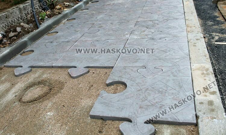 В Свиленград правят тротоари с рециклирани плочки от Хасково