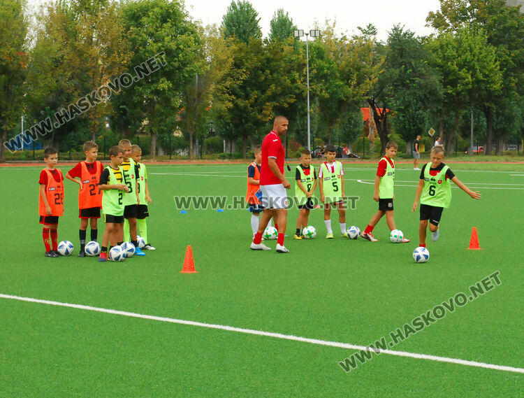 Скаути от топ родни  футболни клубове наблюдаваха футболисти от Хасково