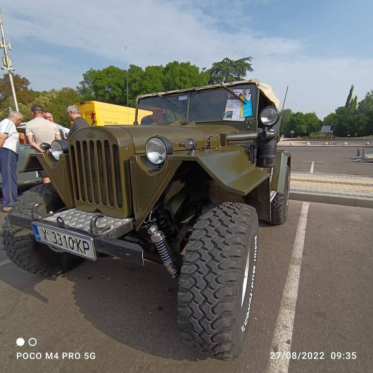 Кърджалийска лада ни представя на соцавтосалона в Димитровград