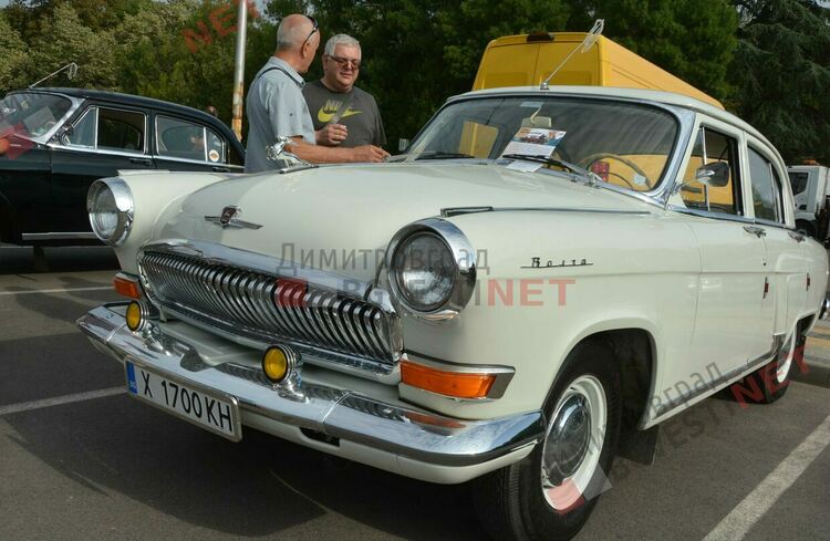Ретро возила грабнаха погледите на димитровградчани