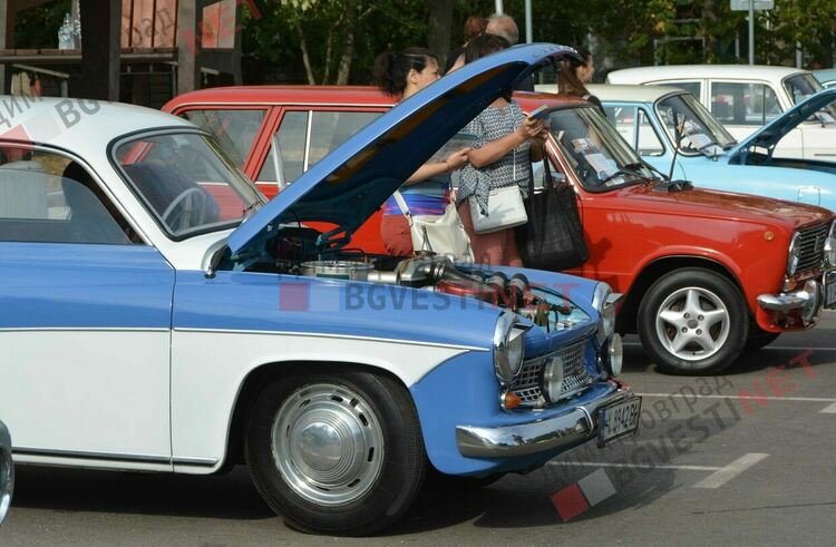 Ретро возила грабнаха погледите на димитровградчани