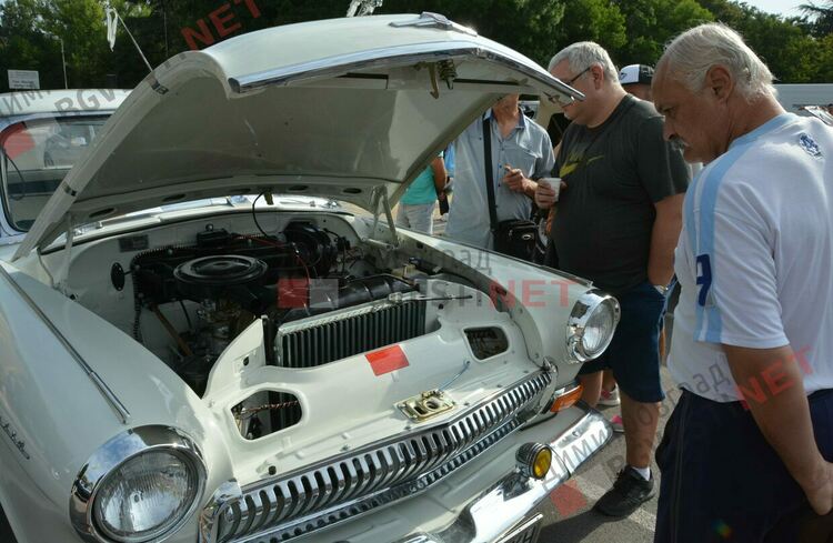 Ретро возила грабнаха погледите на димитровградчани