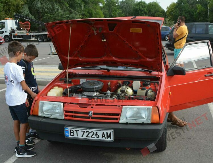 Ретро возила грабнаха погледите на димитровградчани