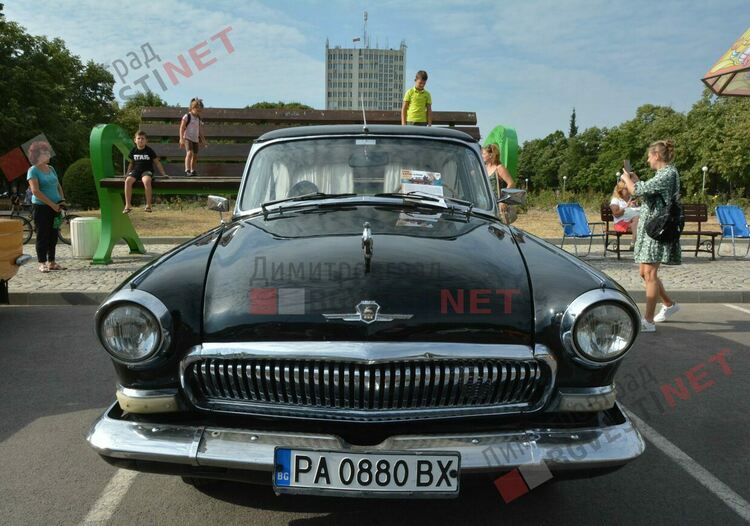 Ретро возила грабнаха погледите на димитровградчани