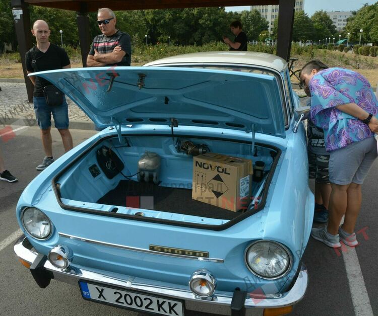 Ретро возила грабнаха погледите на димитровградчани