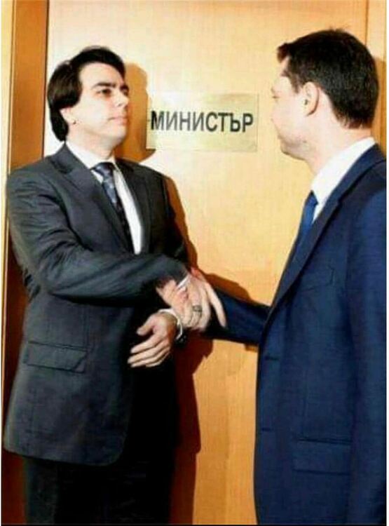 Добрев предизвика Василев публично да смятат цената на газа