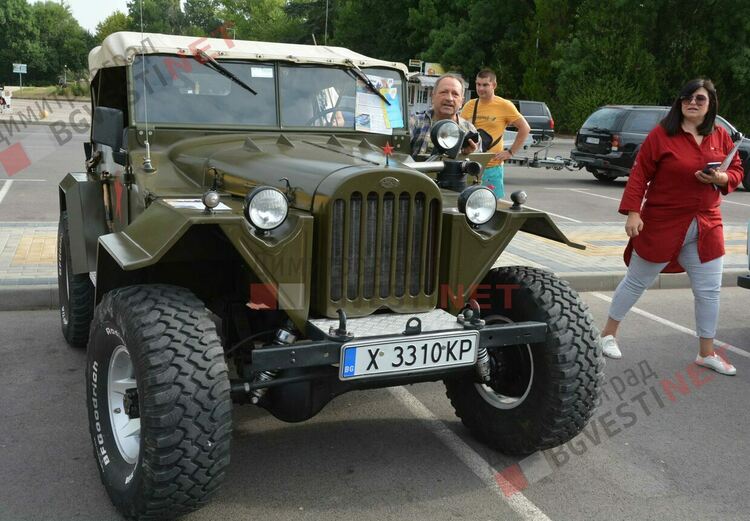 Ретро возила грабнаха погледите на димитровградчани