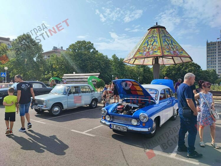 Ретро возила грабнаха погледите на димитровградчани