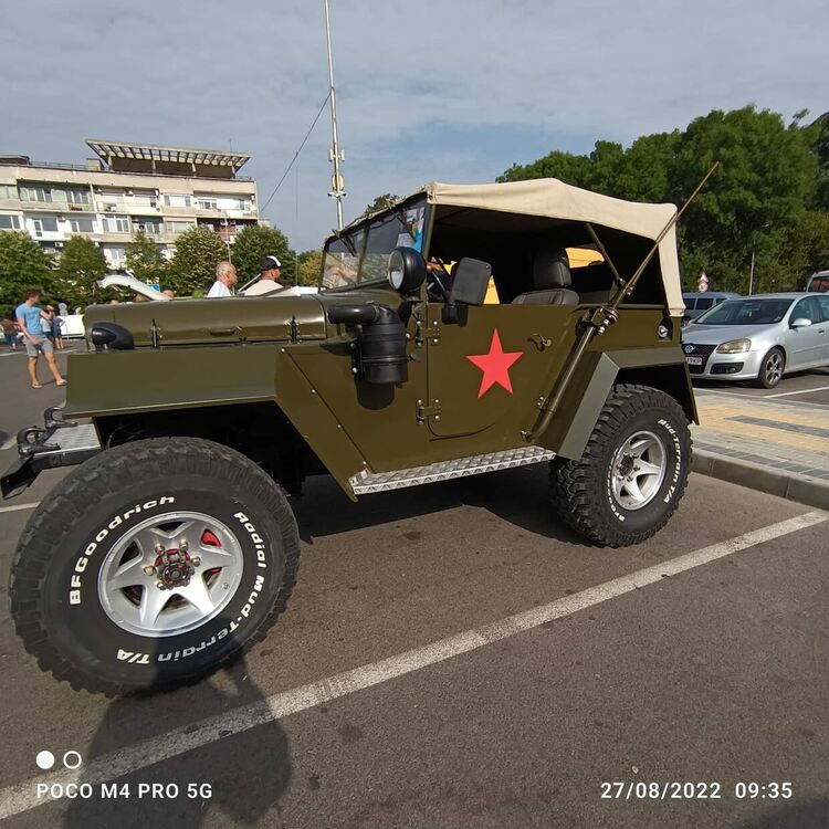 Кърджалийска лада ни представя на соцавтосалона в Димитровград