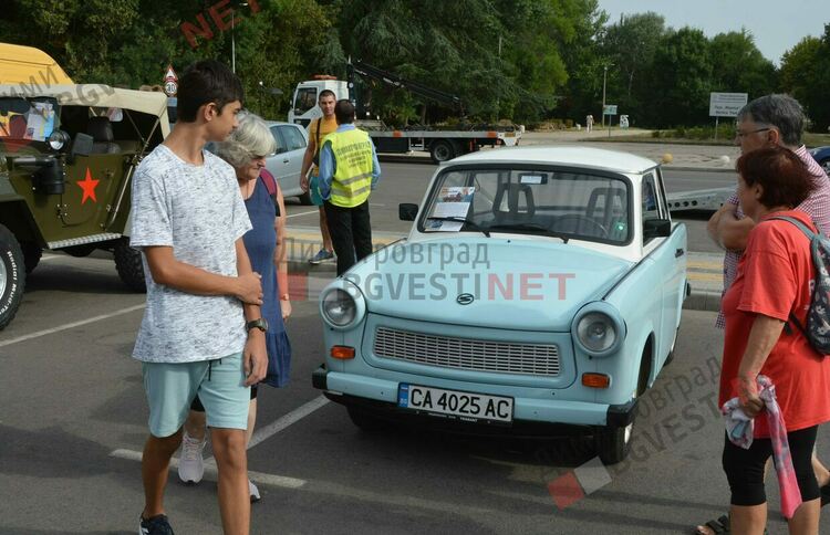 Ретро возила грабнаха погледите на димитровградчани