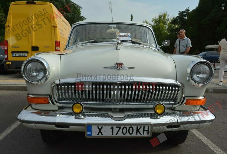 Ретро возила грабнаха погледите на димитровградчани